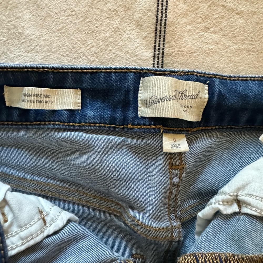 Shorts - Picture 2 of 3